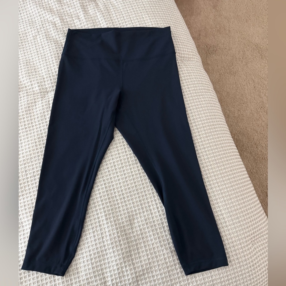 lululemon navy 23 inch crop wunder under train leggings size 12